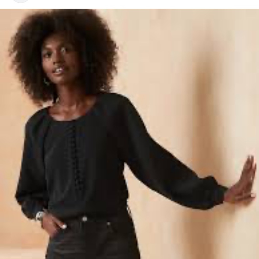 Banana Republic covered button black Long Sleeve Blouse extra small xs NWT